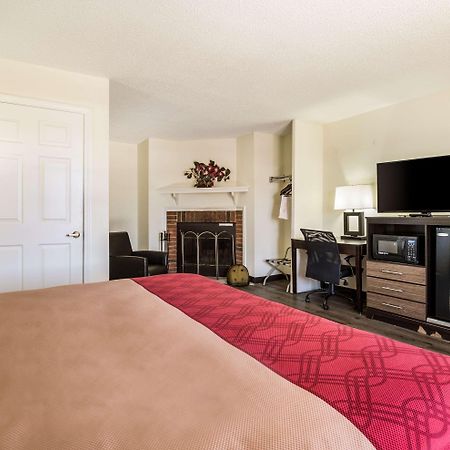 Econo Lodge Glade Springs I-81 Eksteriør billede