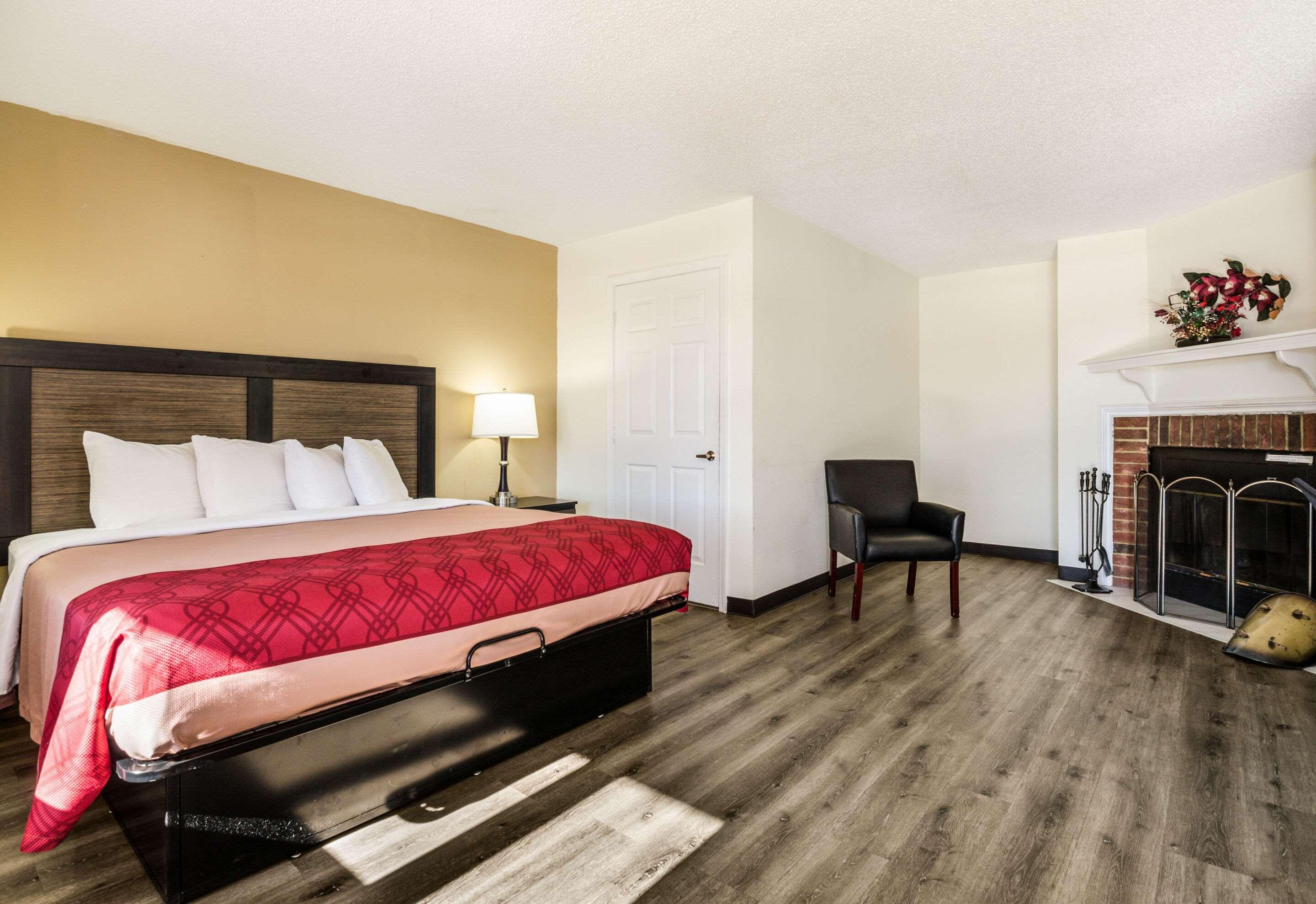 Econo Lodge Glade Springs I-81 Eksteriør billede