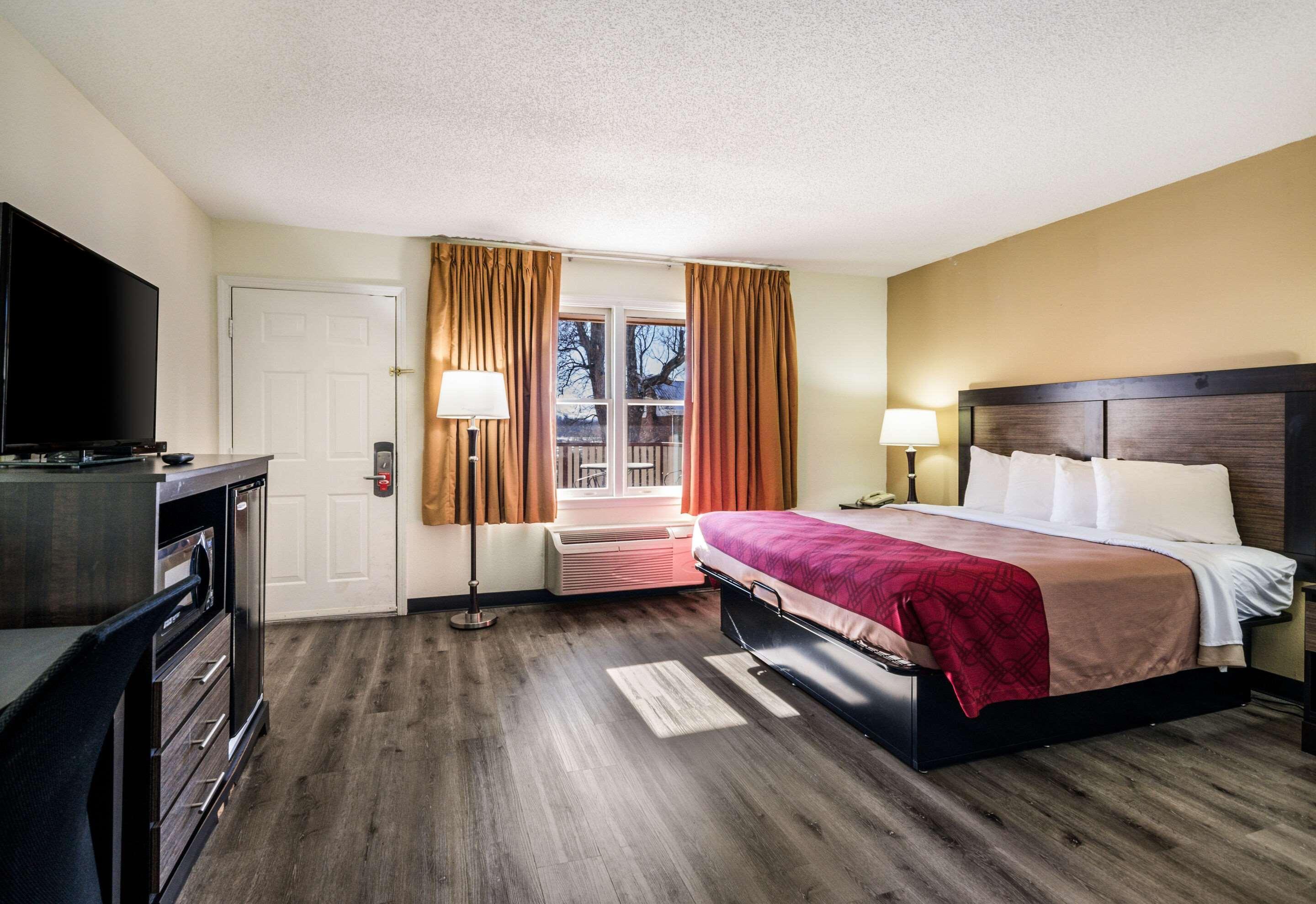 Econo Lodge Glade Springs I-81 Eksteriør billede