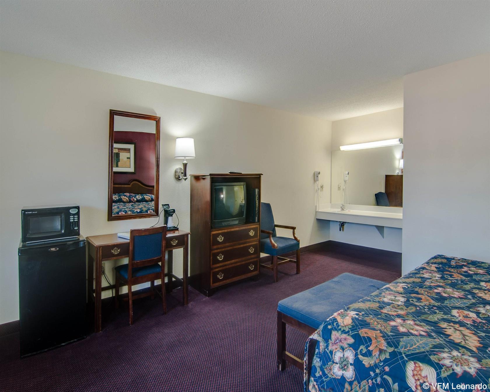 Econo Lodge Glade Springs I-81 Eksteriør billede