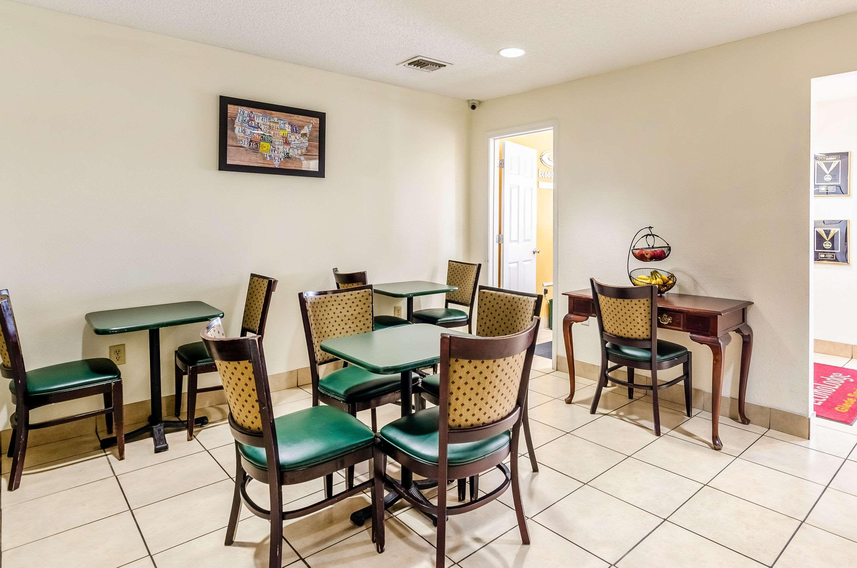 Econo Lodge Glade Springs I-81 Eksteriør billede