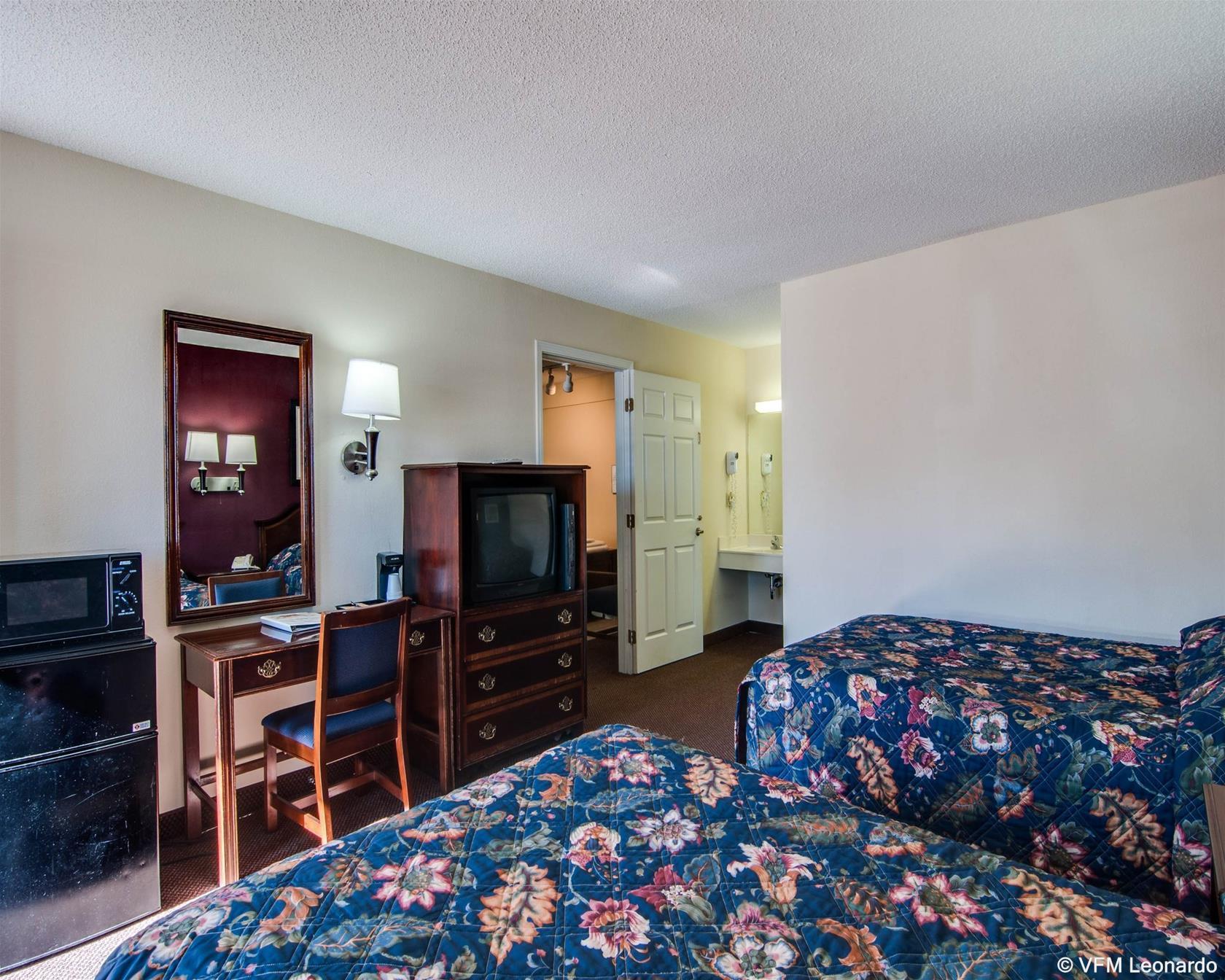 Econo Lodge Glade Springs I-81 Eksteriør billede