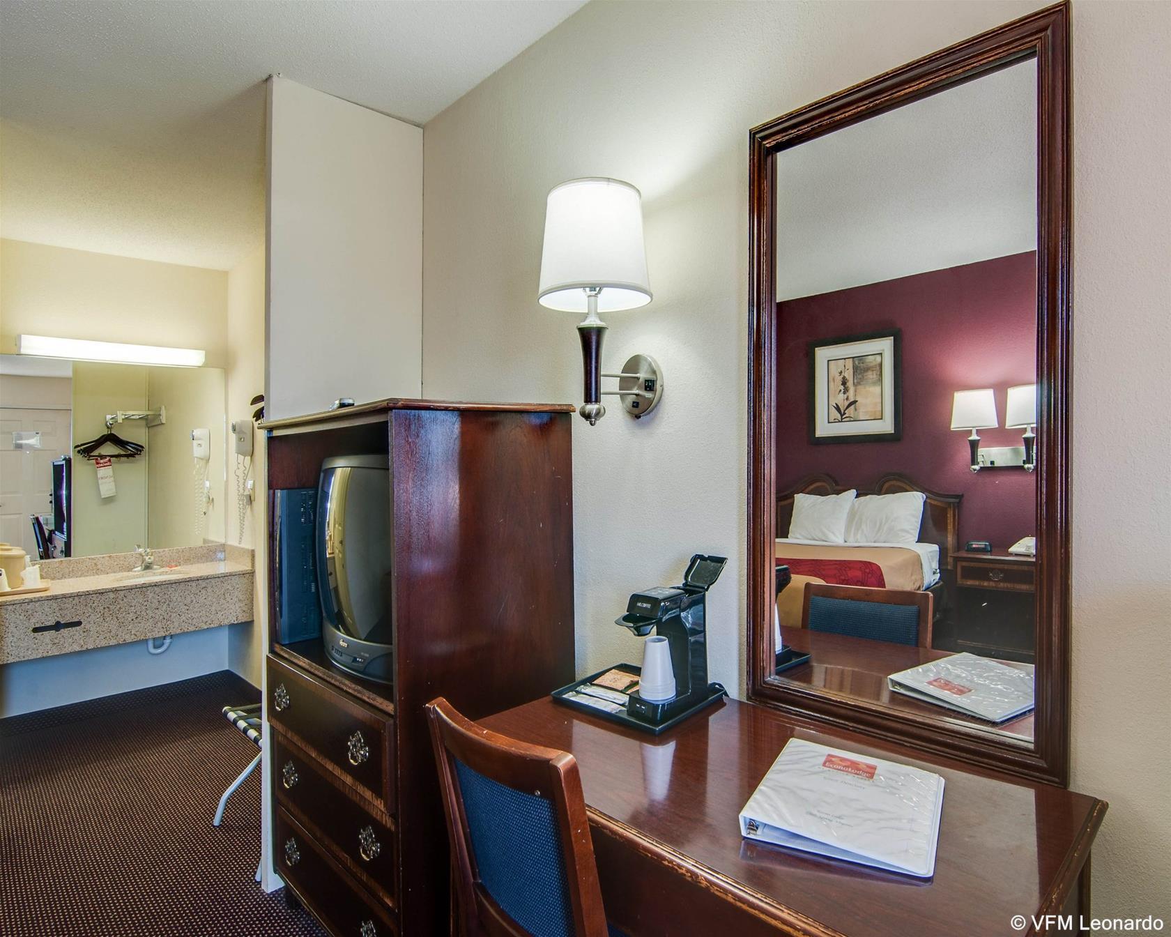 Econo Lodge Glade Springs I-81 Eksteriør billede