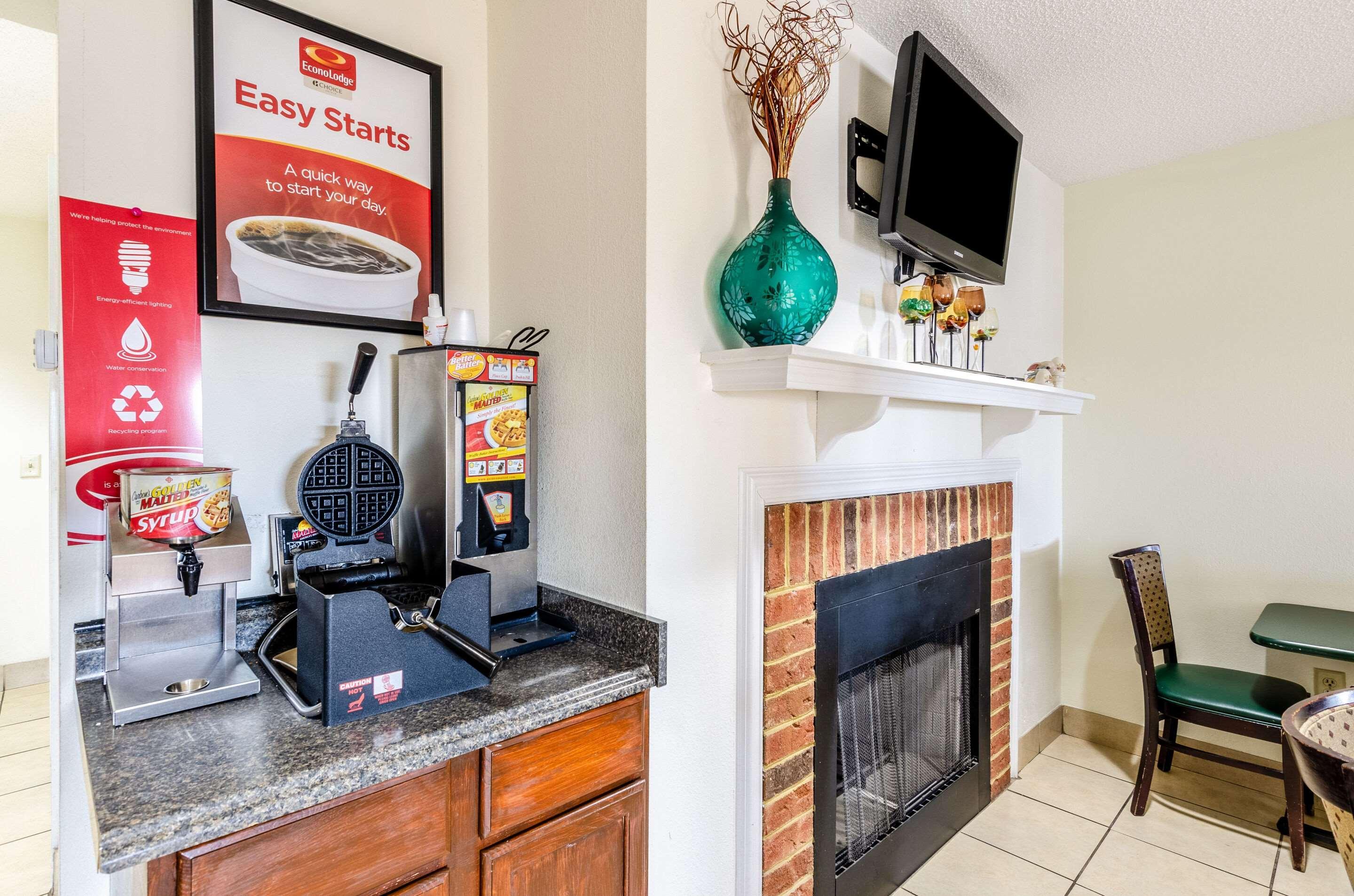 Econo Lodge Glade Springs I-81 Eksteriør billede