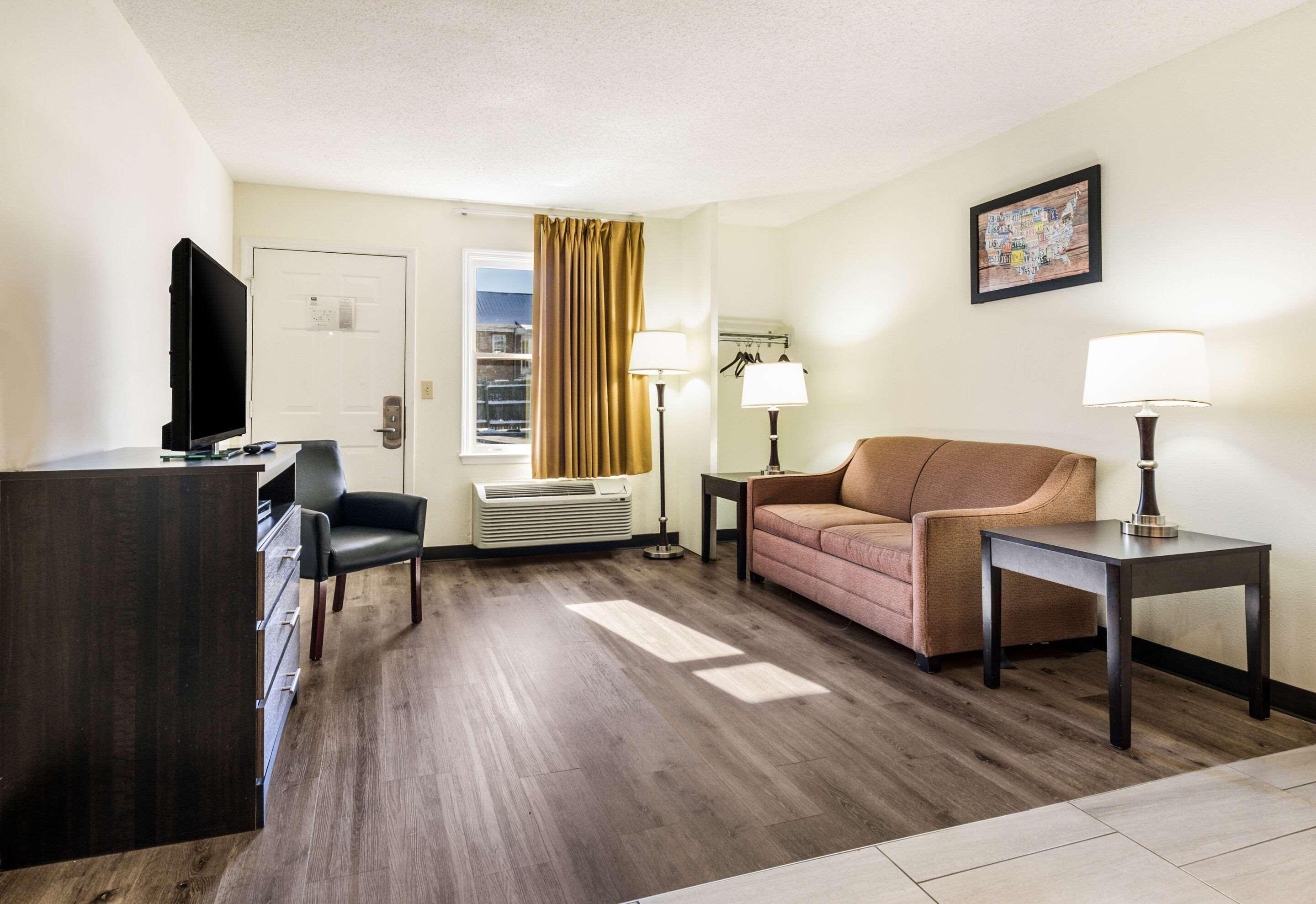 Econo Lodge Glade Springs I-81 Eksteriør billede