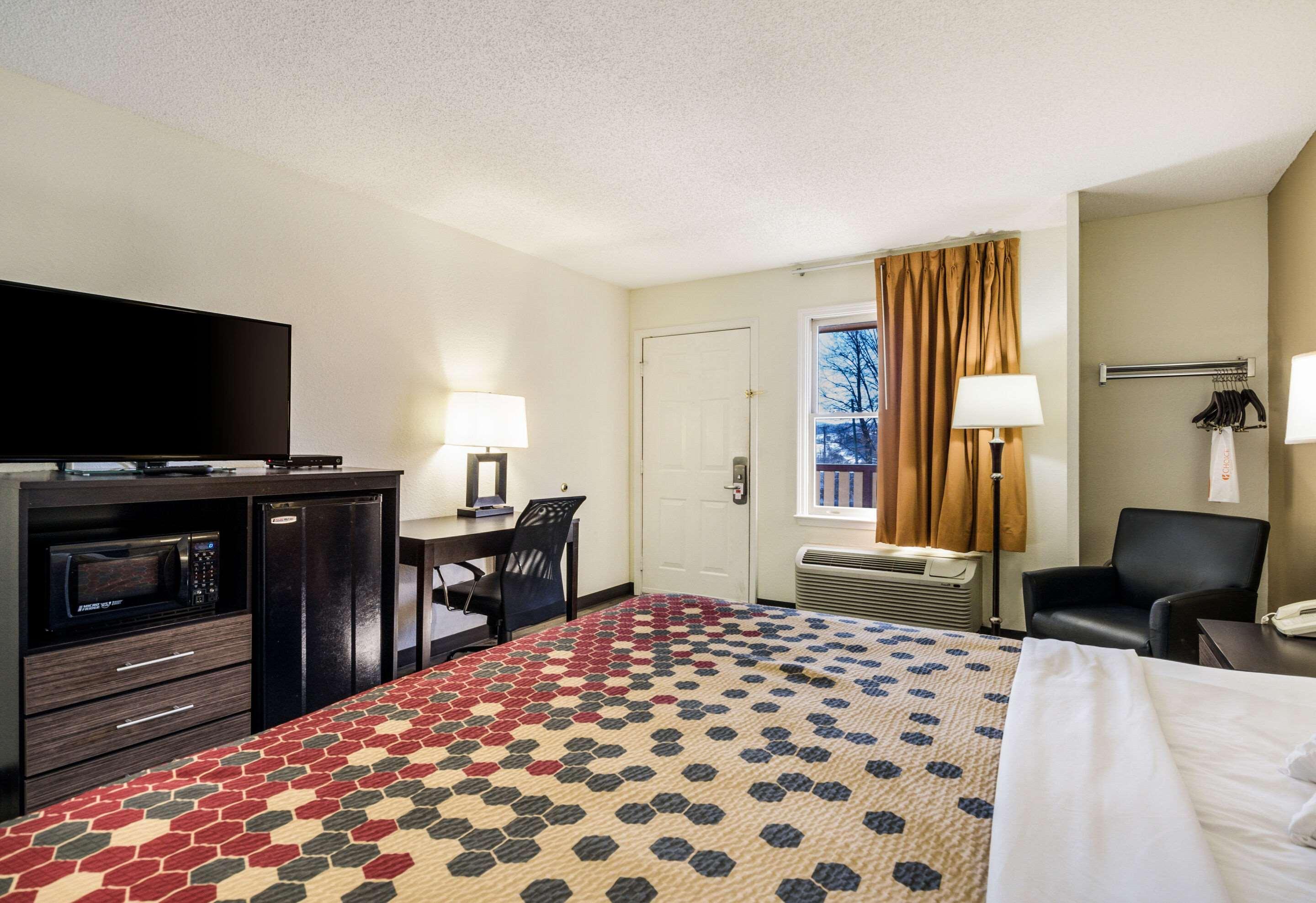 Econo Lodge Glade Springs I-81 Eksteriør billede