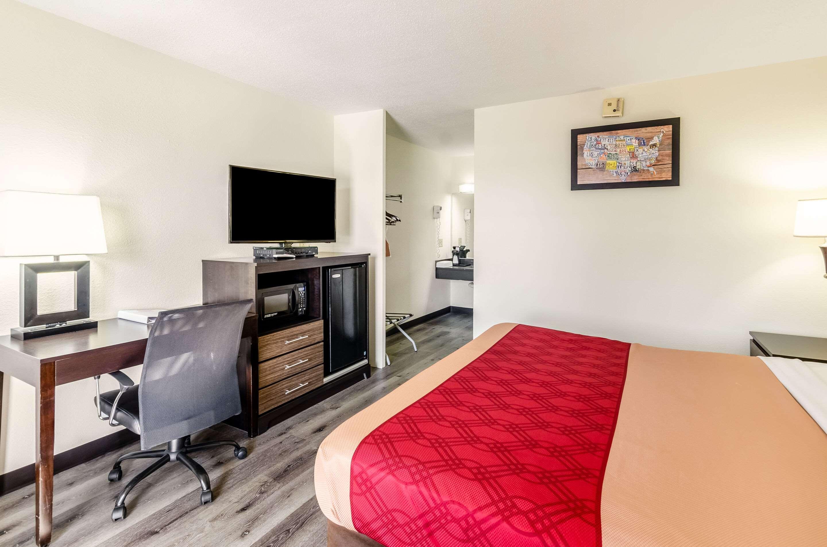 Econo Lodge Glade Springs I-81 Eksteriør billede