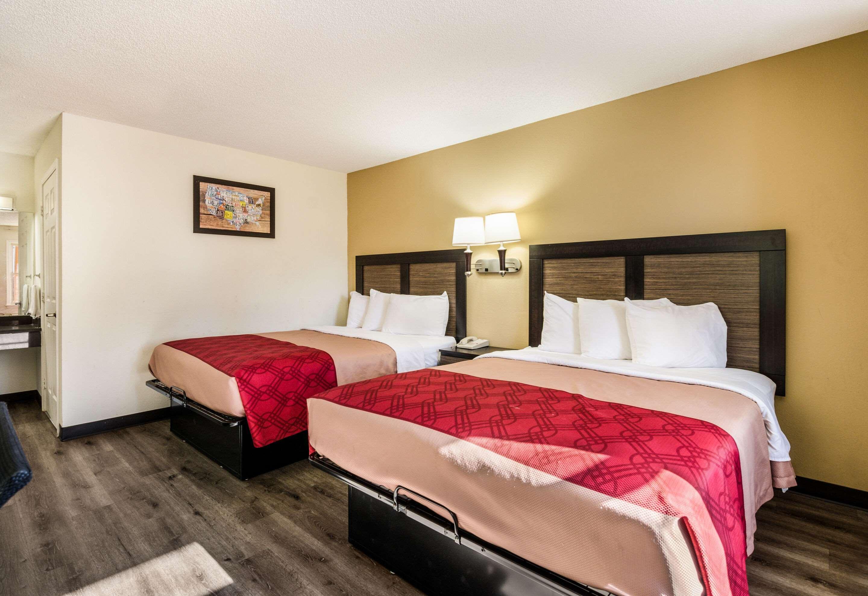 Econo Lodge Glade Springs I-81 Eksteriør billede