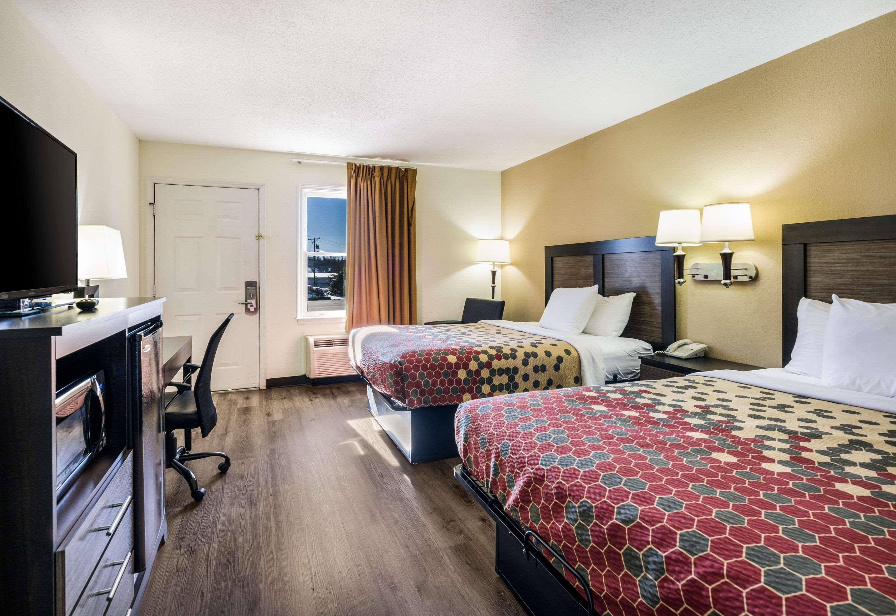 Econo Lodge Glade Springs I-81 Eksteriør billede