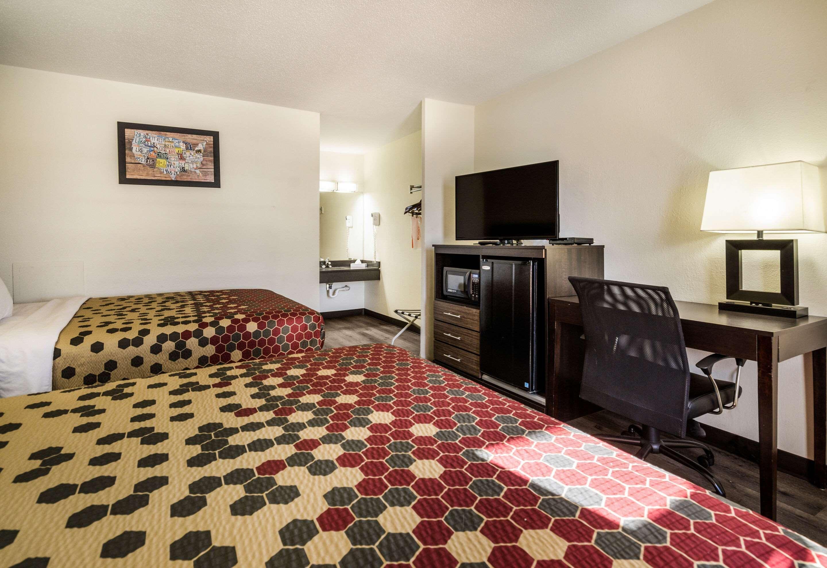 Econo Lodge Glade Springs I-81 Eksteriør billede