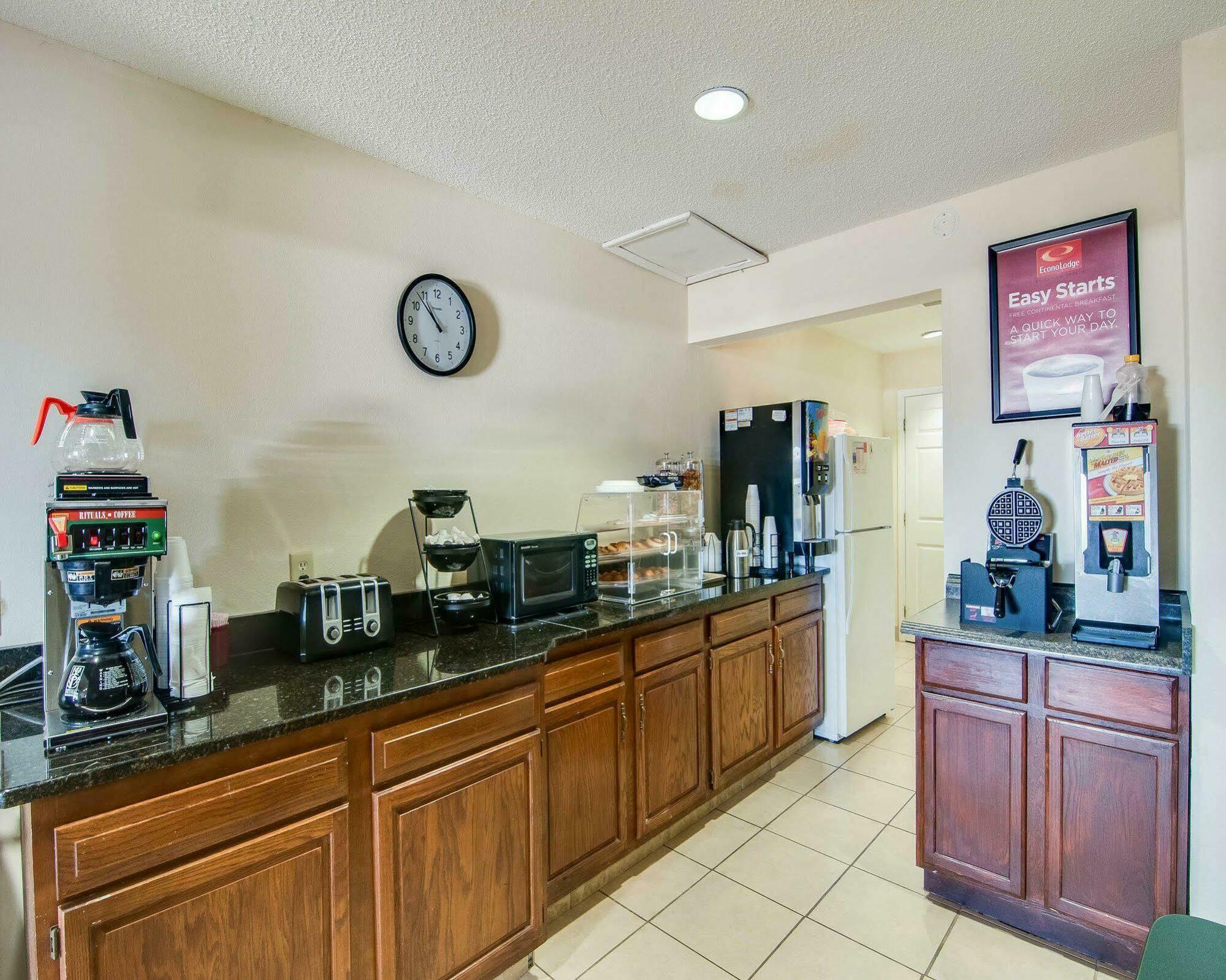 Econo Lodge Glade Springs I-81 Eksteriør billede