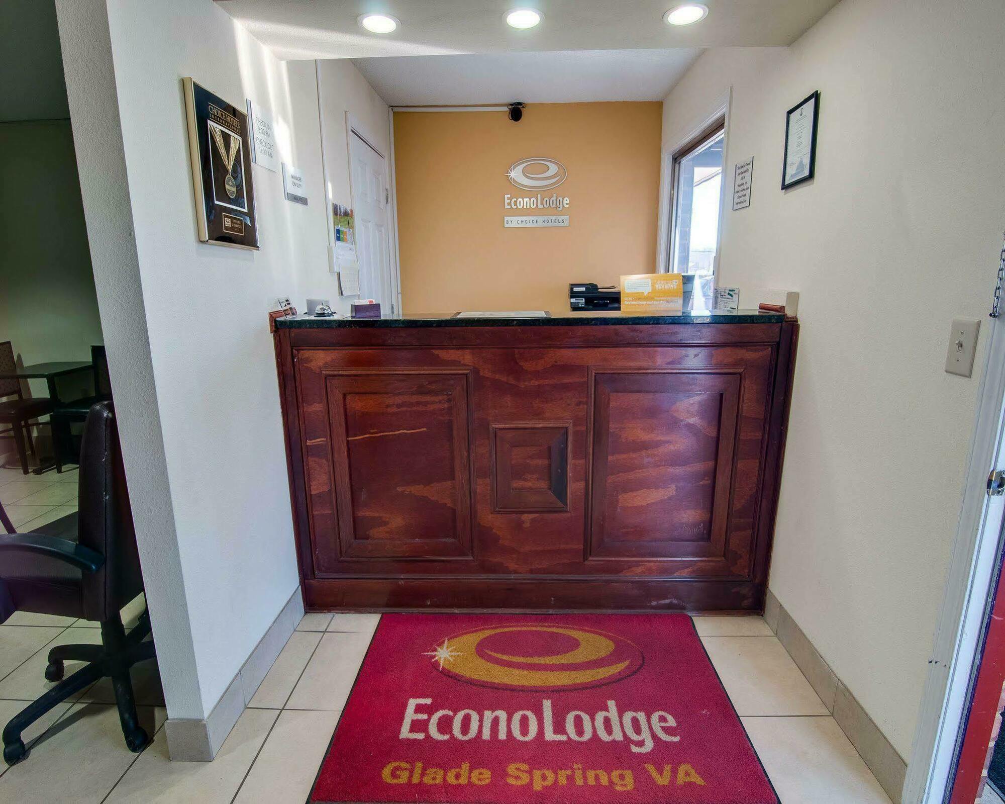 Econo Lodge Glade Springs I-81 Eksteriør billede